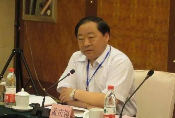 两名69岁原干部同日被通报开除党籍：一人既受贿又行贿，一人被批假公济私、退而不休