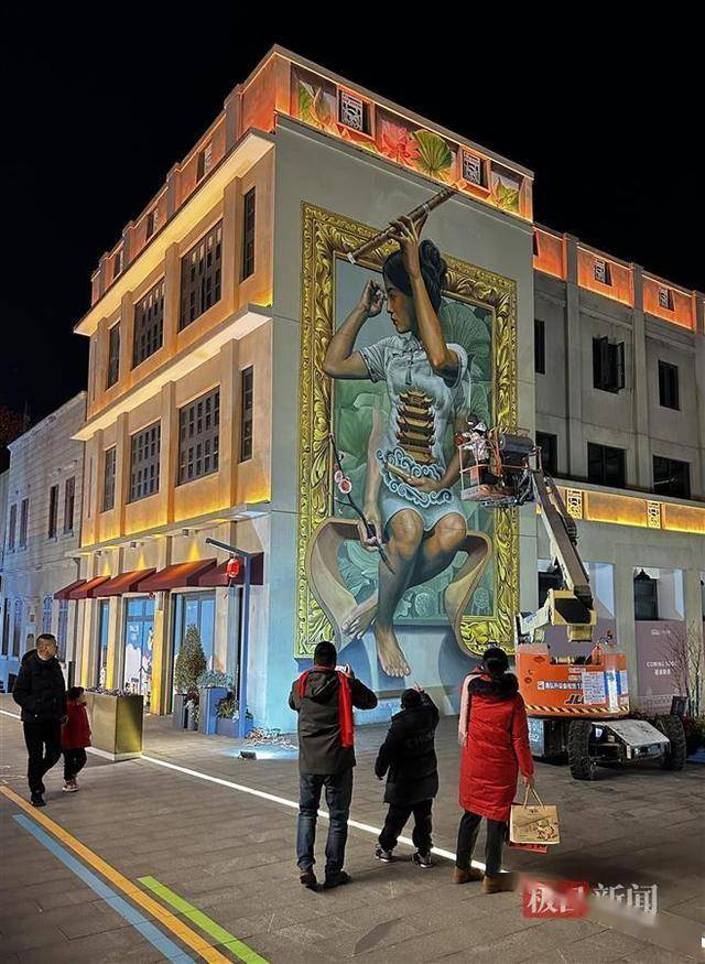 “玉笛黄鹤”壁画惊艳武汉，引爆新春打卡热潮