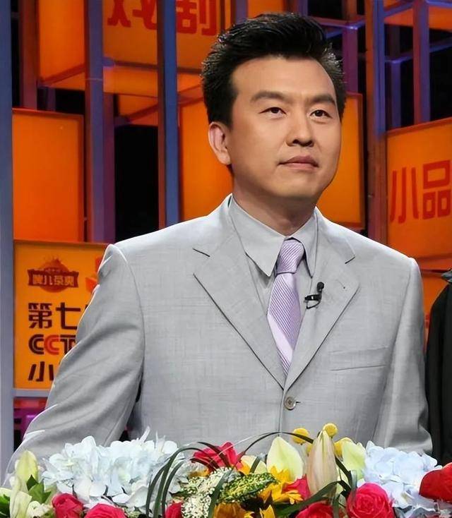 央视名嘴持敬老卡游颐和园，网友：不敢相信