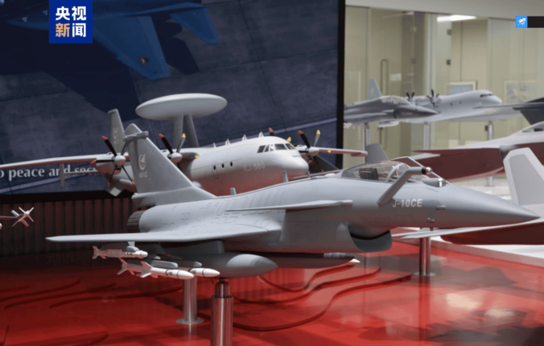 当面歼-10CE,对面“阵风”:巴黎航展对台戏