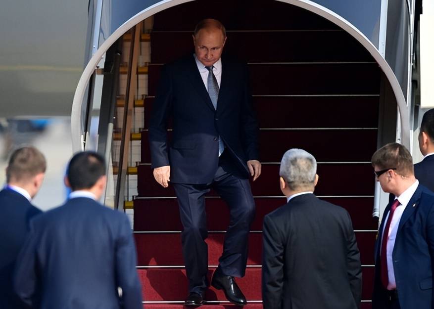 普京访华时间定了，俄罗斯终于承认一个难堪事实，急需中国拉一把？