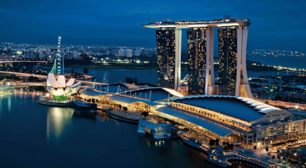 首次访华，行程细节曝光，直言“永远别赌中国输”，释放重磅信号