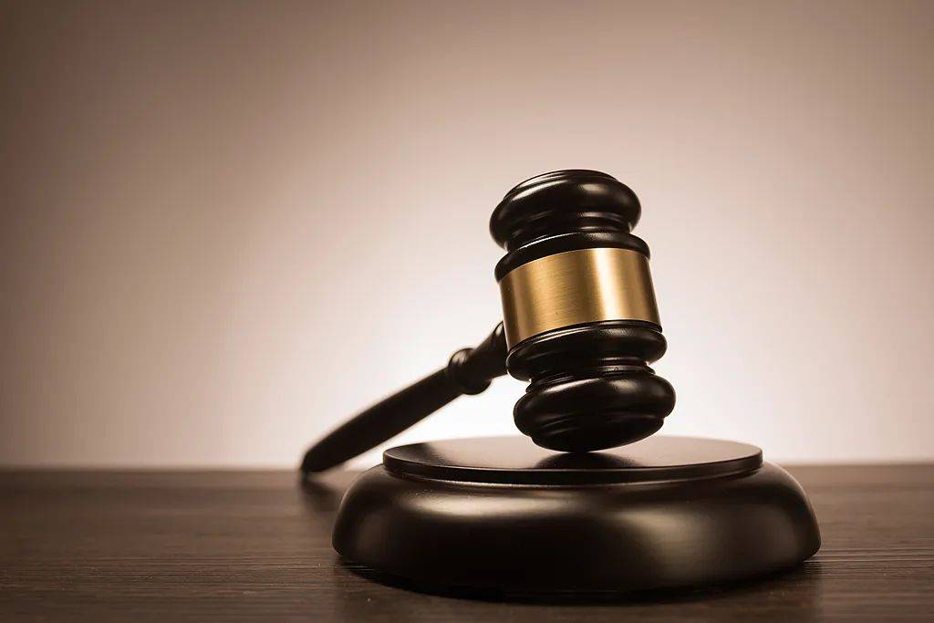 上海一男子聚餐喝酒后冻死街头，法院：4位同事无过错，无法认定存在强迫饮酒行为，已尽到照顾帮助义务