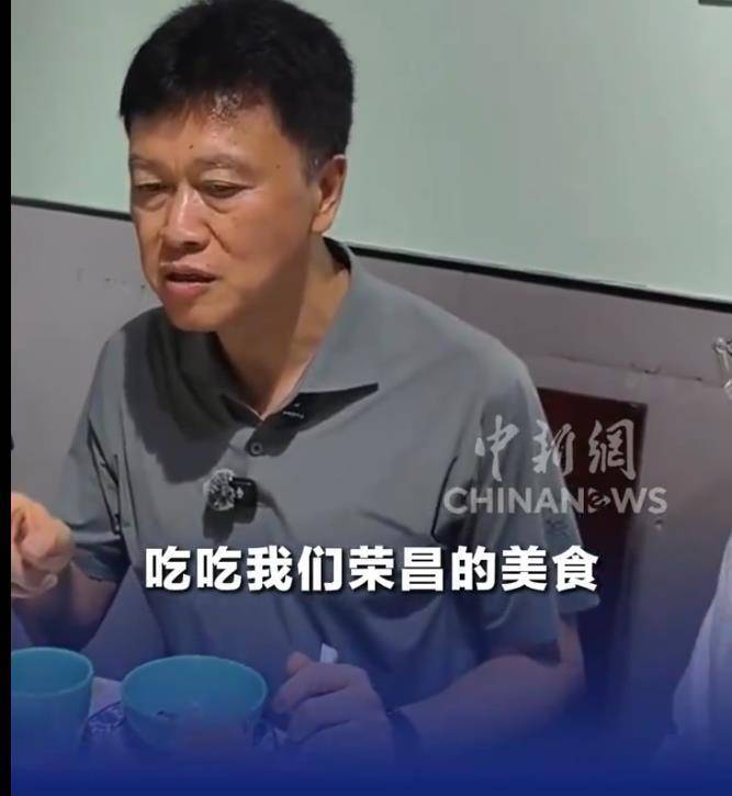 极目政情|区委书记高洪波带头请客下馆子：今天这两桌我来请，我们要带头消费，带领消费！