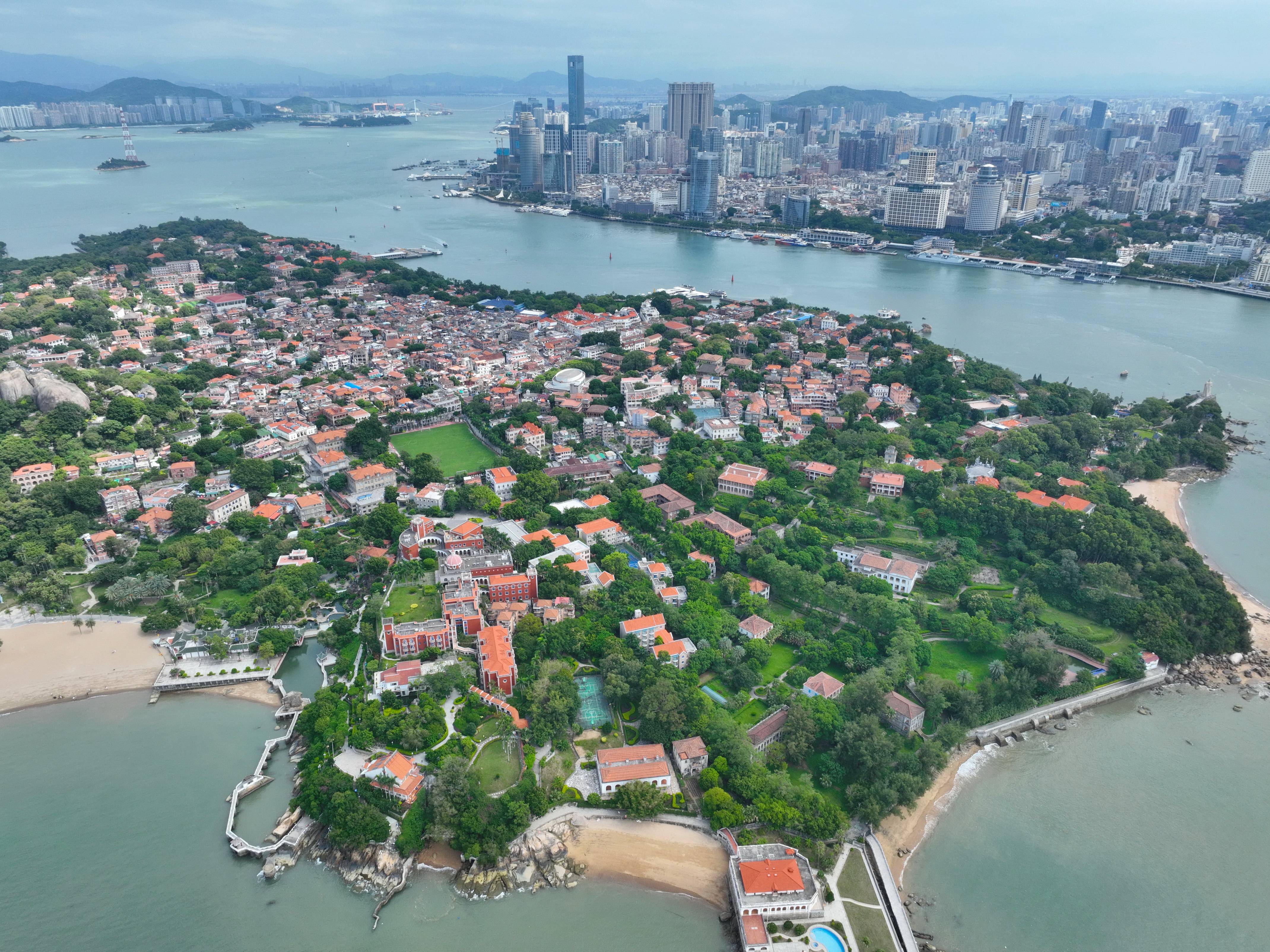 “我们从事现代化经济建设,要有长远考虑,统筹全局”