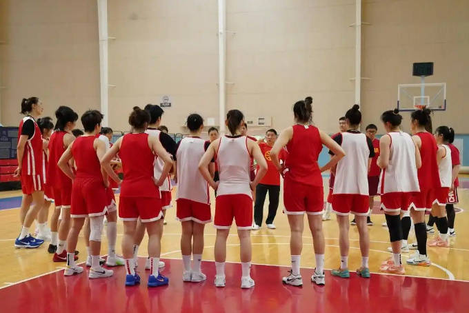 女篮亚洲杯 | 宫鲁鸣：中国女篮尊重每一个对手