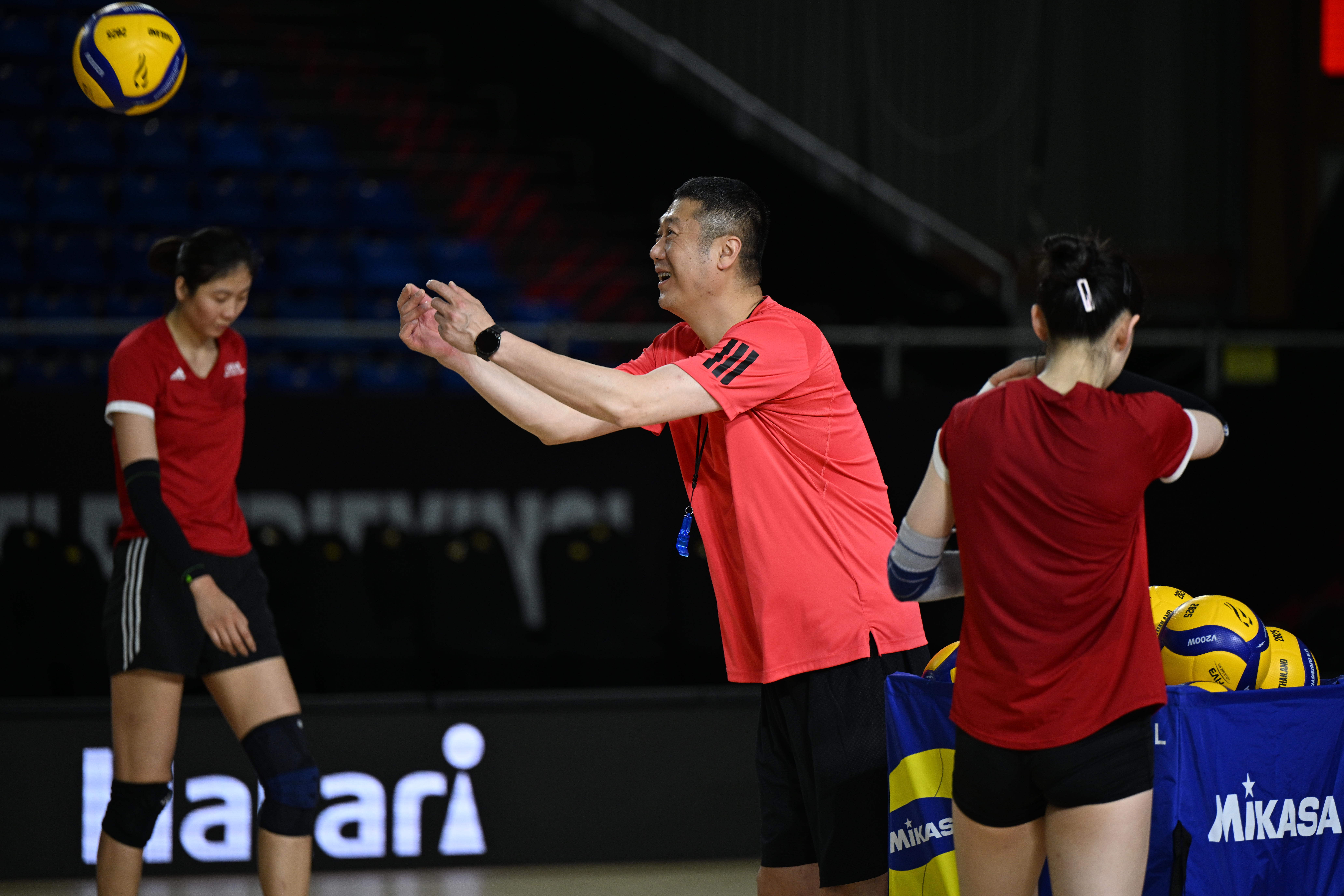 （体育）排球——女排世锦赛：中国队进行赛前训练