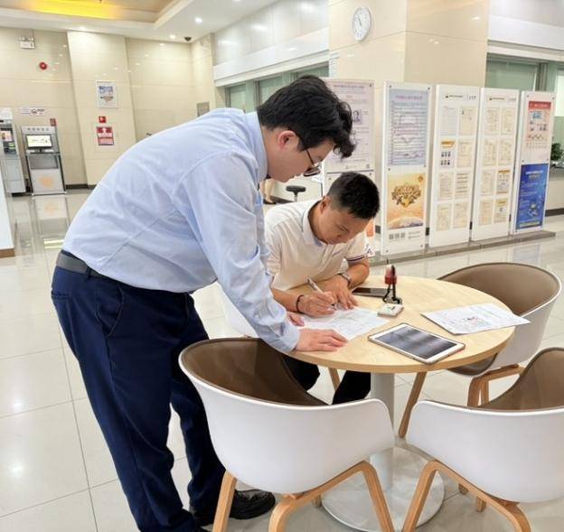 算清融资每一分钱,深圳农商银行“贷款明白纸”帮助企业理清融资账目