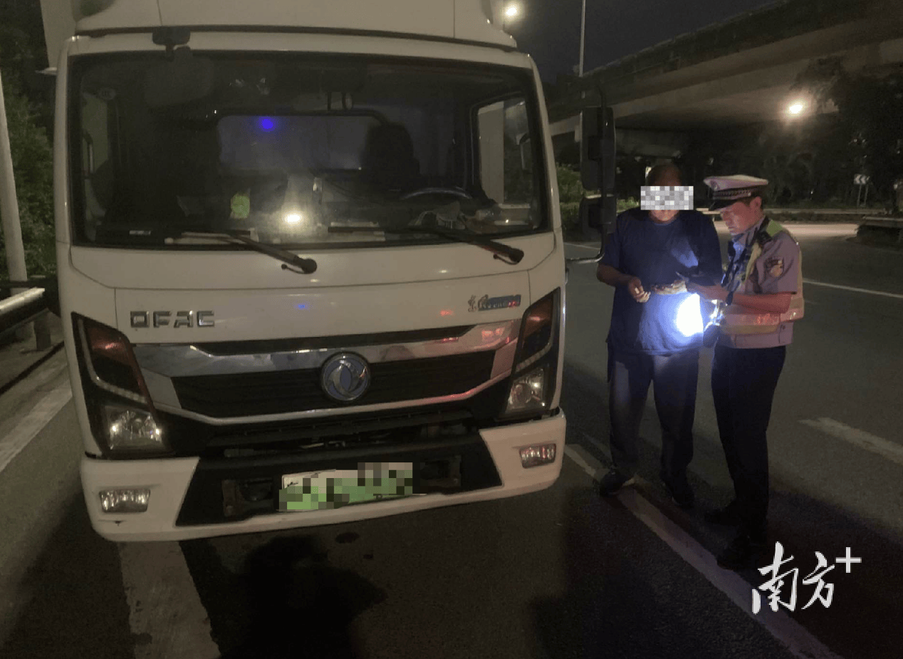 逢车必查!东莞交警严查交通违法行为