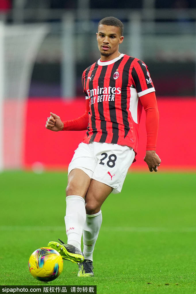 米兰的转会新动向：乔-戈麦斯将成红黑军团新援？