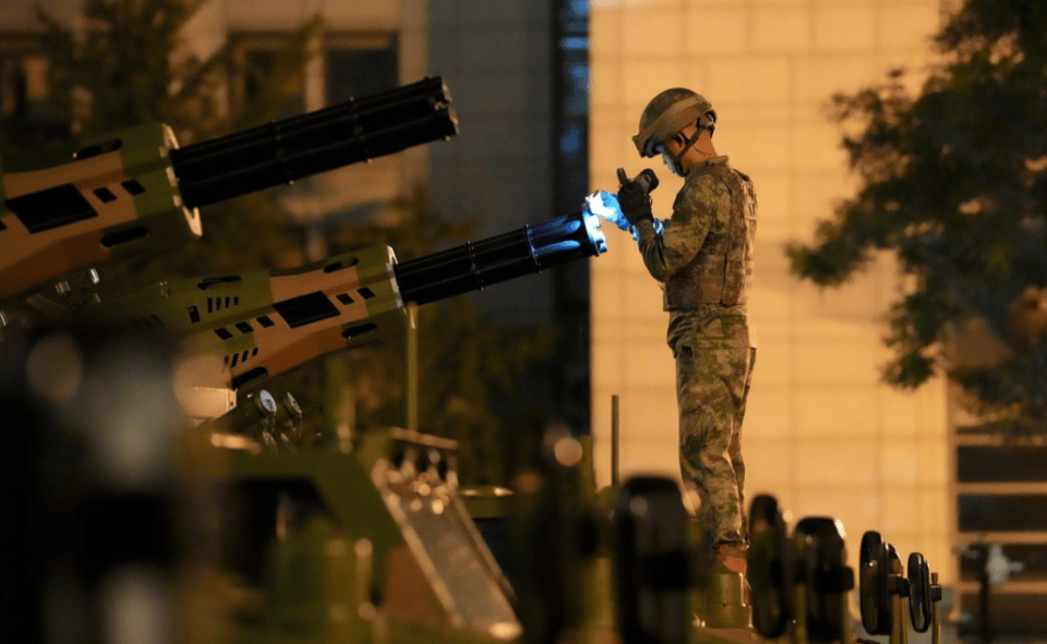 日本前首相顶住国内压力,出席九三阅兵