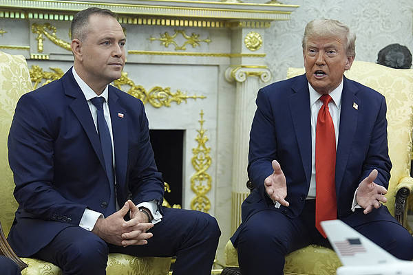 特朗普终于就俄无人机事件表态,波兰:说的啥