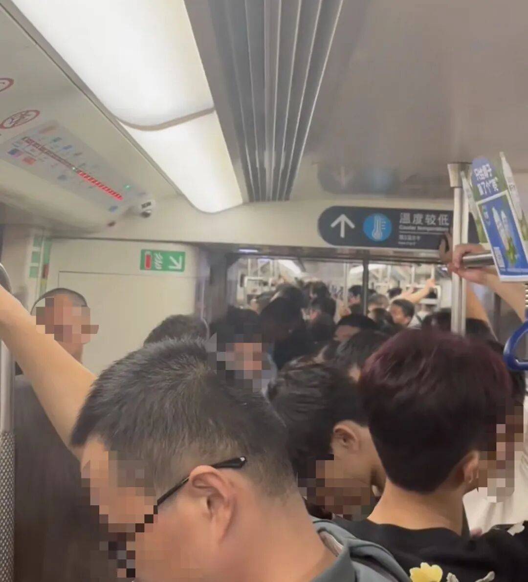 挤爆！深圳一地铁线晚高峰又出故障，网友：快一小时三个站没走完