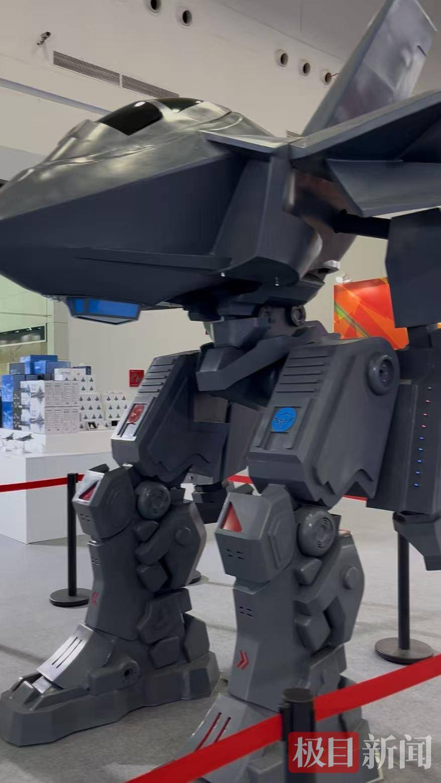 弹出福建舰,变身“机器人”!歼-35战机机甲重磅亮相