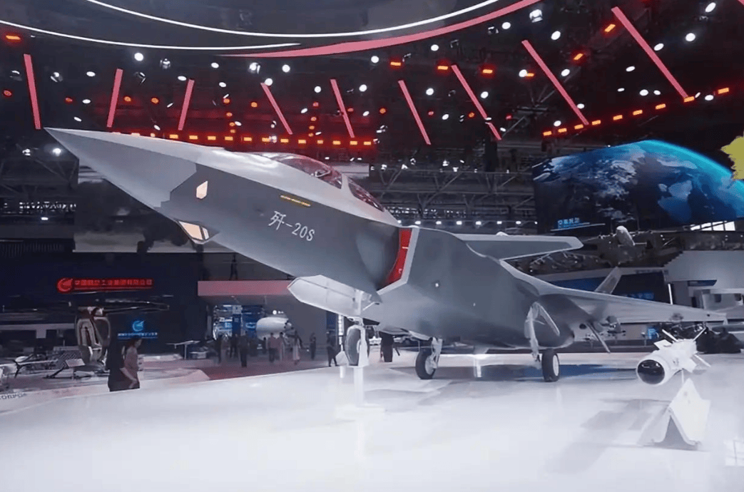 中国反复演示歼-20S击落预警机战术,警告味很浓,美军又落后了?