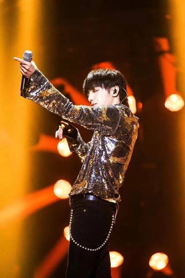 华晨宇演唱会 “活捉黄牛”,粉丝直呼:“干得漂亮”!