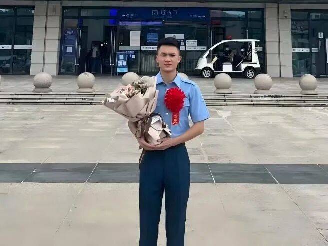 牛!退役半个月,他第三次入伍!