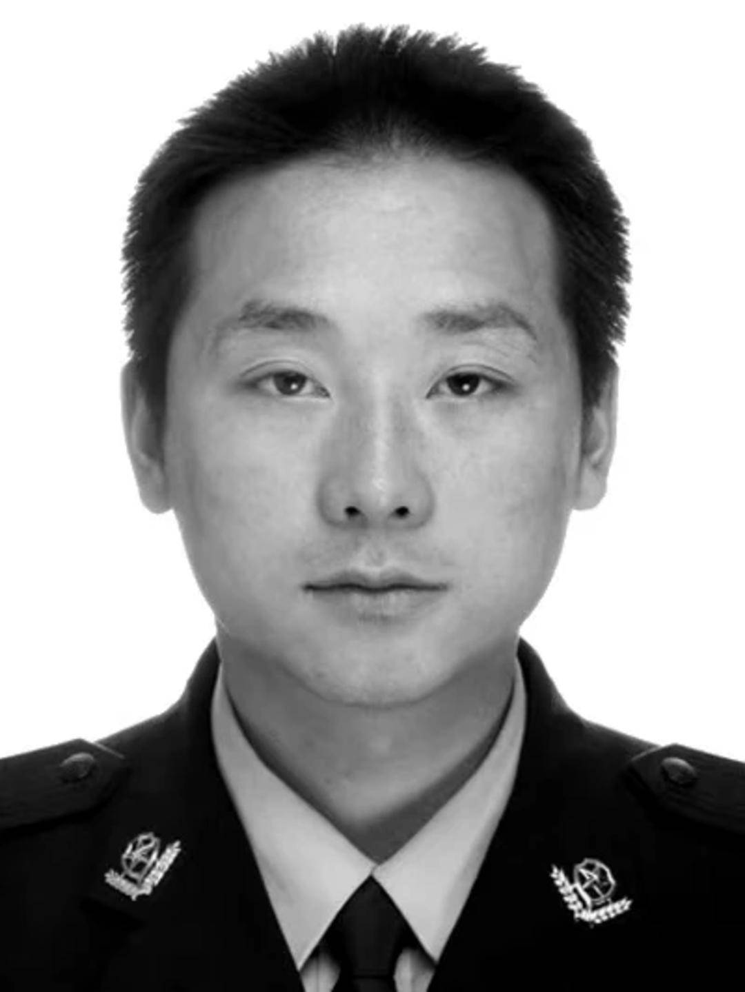 含泪送别!四川屏山县公安局副局长李虎办案途中坠江牺牲:“怕个啥,干就是!”是他的口头禅