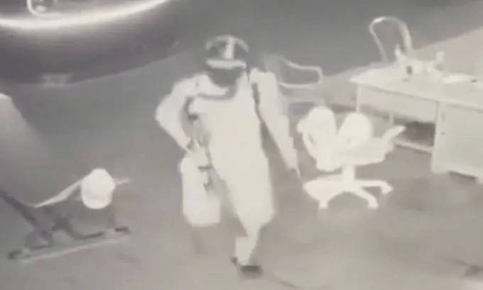 越南一家3口被枪杀,33岁男子被警方抓获,声称“为完成游戏任务”,抢走现金折合人民币140元