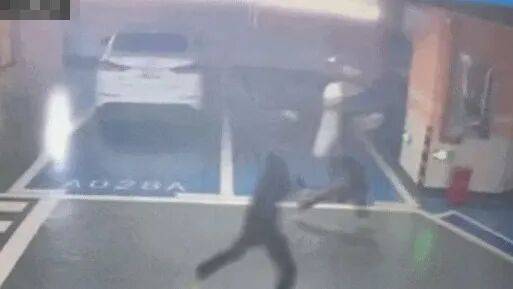 3名男子偷迈巴赫连夜跨省逃窜，监控拍下“兴奋得手舞足蹈”！