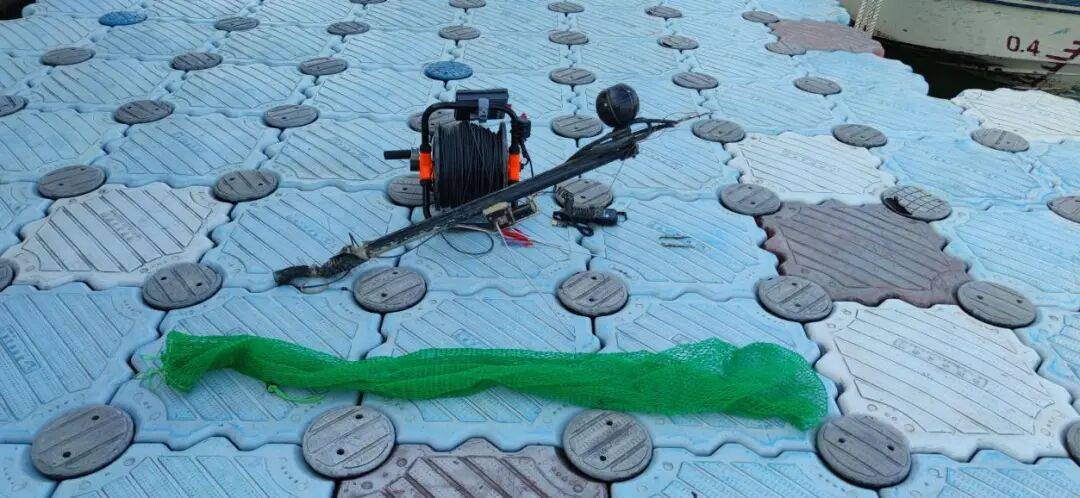 柳州鹧鸪江大桥附近水域发现利器,不远处有人在游泳……