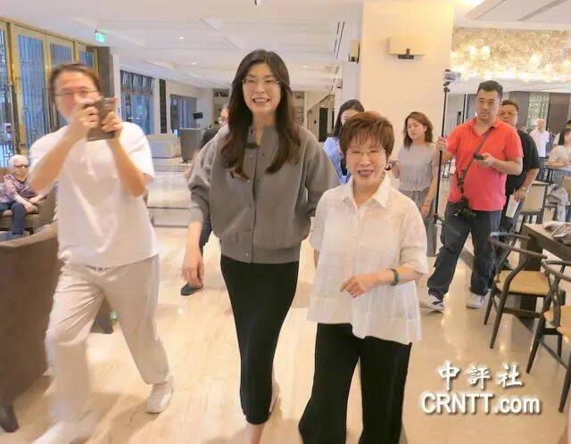 到底支持谁当党主席?当着郑丽文的面,洪秀柱说出了自己的答案