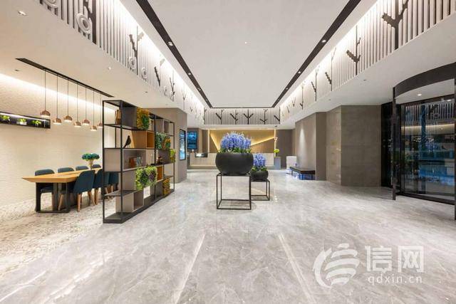 老人在如家酒店摔骨折索赔5万元 店长:她穿高跟鞋,别人都没摔