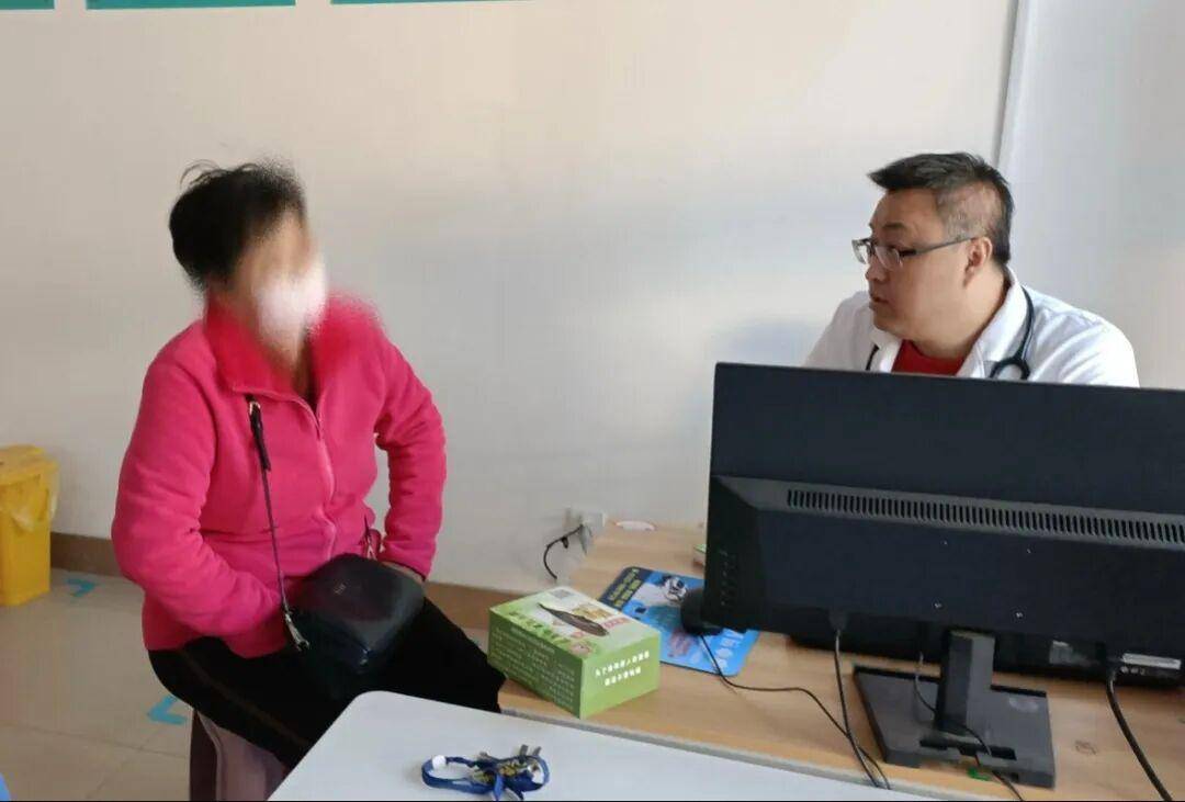 “大医院专家来了，我们在社区看病，也更放心了”