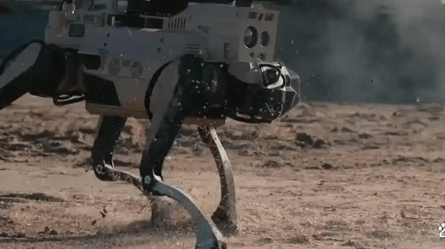 解放军“机器狼”投入台海,集群抢滩动作丝滑