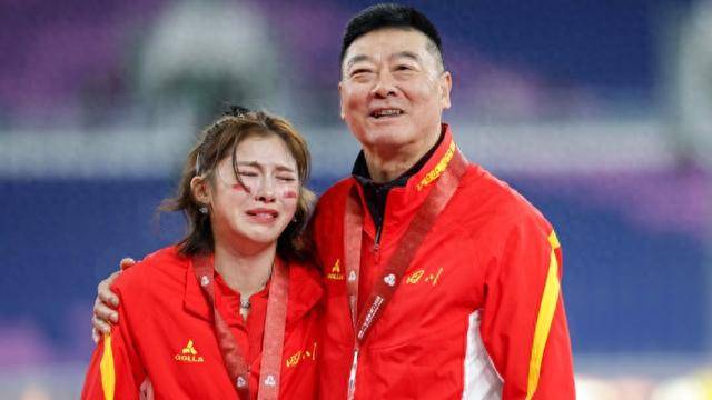 吴艳妮还是哭了:当她不再是100米栏赛道上唯一的“答案”!